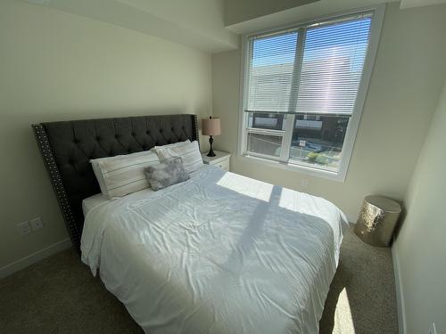 9907 91 Avenue, Edmonton, AB - Indoor Photo Showing Bedroom