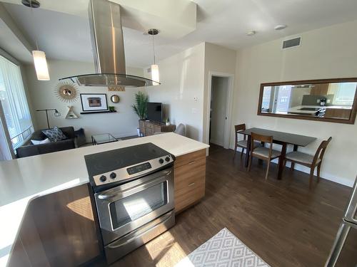 9907 91 Avenue, Edmonton, AB - Indoor Photo Showing Kitchen