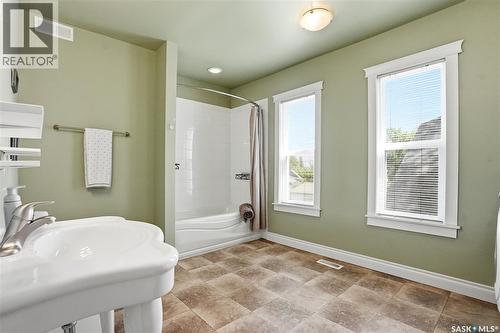 212 25Th Street W, Saskatoon, SK 