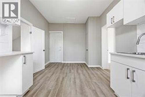 131 Margaret AVENUE Unit# 5 , Wallaceburg, Ontario N8A 2A2 4