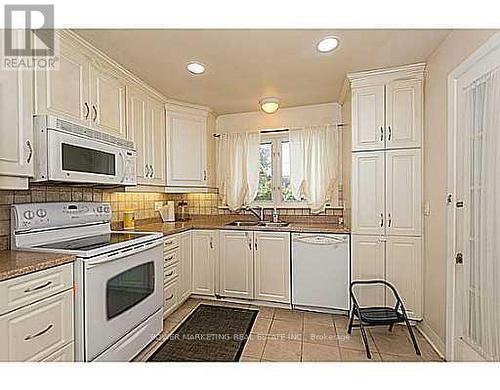 Kitchen/Eating Area. - 2576 Alta Vista Drive, Ottawa, ON 
