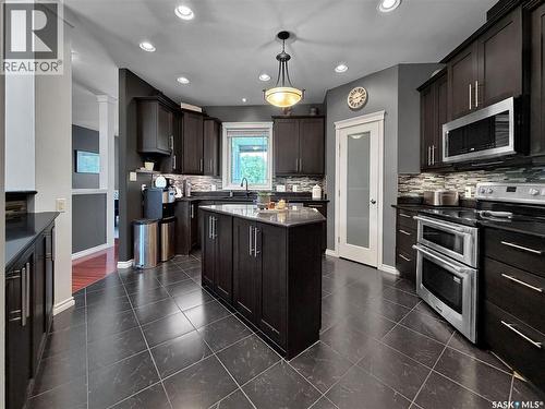 207 6Th Street W, Carnduff, SK 