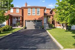 25 LANSBURY DRIVE Toronto, ON M1V 3J2