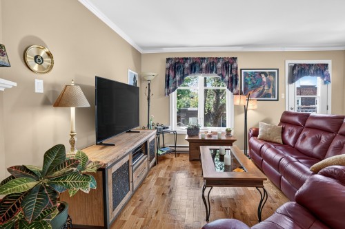 Living Room - 665 2E Avenue, Montréal (Verdun/Île-Des-Soeurs), QC - Indoor Photo Showing Living Room