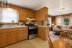 Kitchen (*This photo is virtually staged) - 