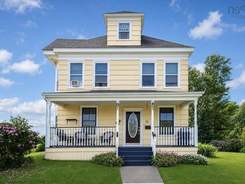 32 Fraser Avenue  Sydney Mines, NS B1V 2B7