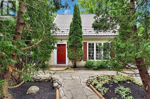 1129 SUNNINGDALE ROAD E  London North (North C), ON N5X 4B1
