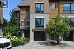 21 KENNETH WOOD CRESCENT Toronto, ON M2N 0K3