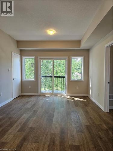 721 DOLPH Street N Unit# 2 , Cambridge, Ontario N2H 5A1 4