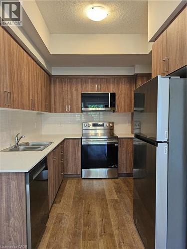 721 DOLPH Street N Unit# 2 , Cambridge, Ontario N2H 5A1 5