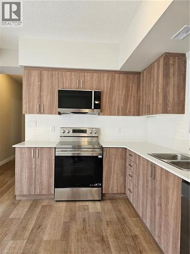 729 DOLPH Street N Unit# 1 , Cambridge, Ontario N2H 2B6 2