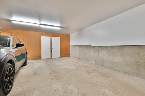Garage - 2-2023 Rue Panet, Montréal (Ville-Marie), QC - Indoor Photo Showing Garage