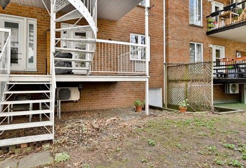 Courtyard - 2-2023 Rue Panet, Montréal (Ville-Marie), QC - Outdoor With Exterior