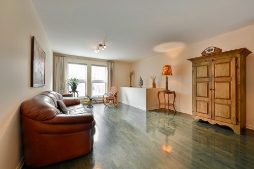 Living Room - 2-2023 Rue Panet, Montréal (Ville-Marie), QC - Indoor Photo Showing Living Room