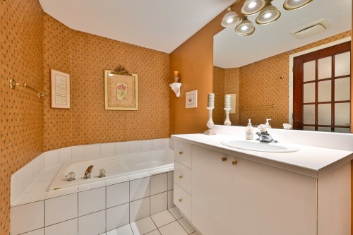 Bathroom - 2-2023 Rue Panet, Montréal (Ville-Marie), QC - Indoor Photo Showing Bathroom