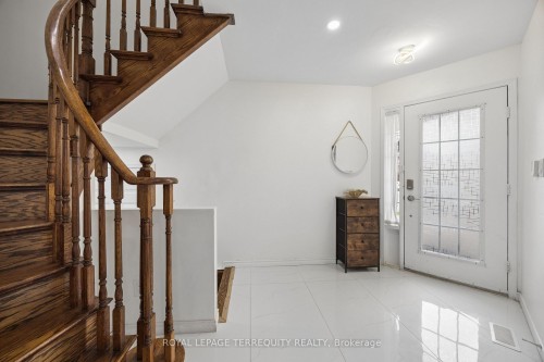 7339 Black Walnut Trail, Mississauga, ON - Indoor Photo Showing Other Room
