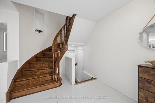 7339 Black Walnut Trail, Mississauga, ON - Indoor Photo Showing Other Room