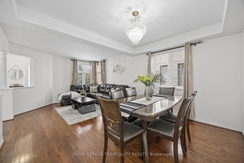 7339 Black Walnut Trail, Mississauga, ON - Indoor Photo Showing Dining Room