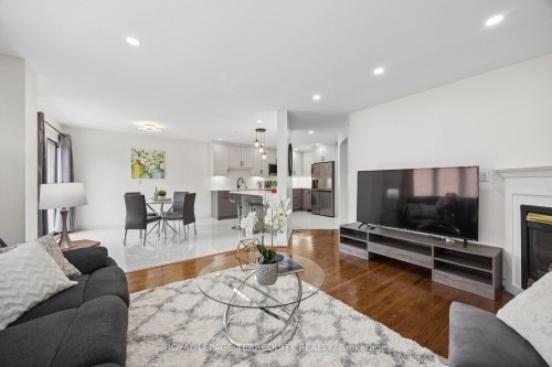 7339 Black Walnut Trail, Mississauga, ON - Indoor Photo Showing Living Room With Fireplace