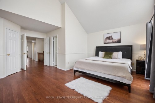 7339 Black Walnut Trail, Mississauga, ON - Indoor Photo Showing Bedroom