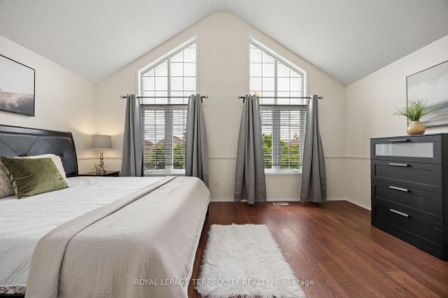 7339 Black Walnut Trail, Mississauga, ON - Indoor Photo Showing Bedroom
