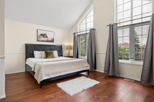 7339 Black Walnut Trail, Mississauga, ON - Indoor Photo Showing Bedroom