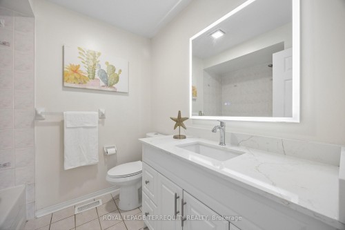 7339 Black Walnut Trail, Mississauga, ON - Indoor Photo Showing Bathroom