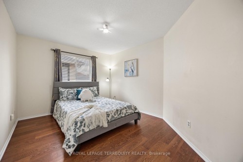 7339 Black Walnut Trail, Mississauga, ON - Indoor Photo Showing Bedroom