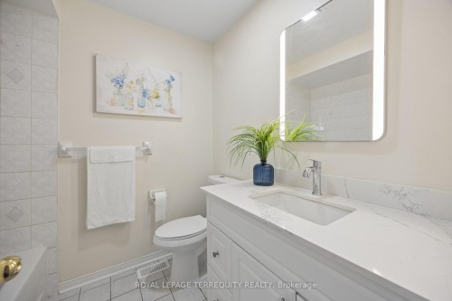 7339 Black Walnut Trail, Mississauga, ON - Indoor Photo Showing Bathroom