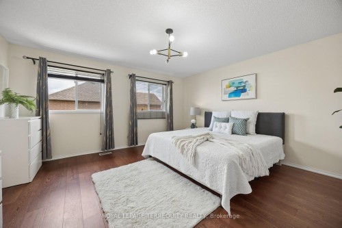 7339 Black Walnut Trail, Mississauga, ON - Indoor Photo Showing Bedroom