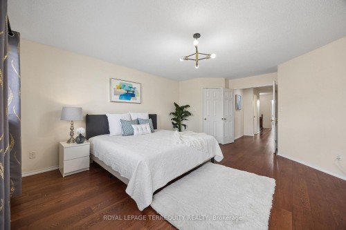 7339 Black Walnut Trail, Mississauga, ON - Indoor Photo Showing Bedroom