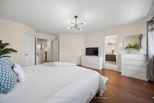 7339 Black Walnut Trail, Mississauga, ON - Indoor Photo Showing Bedroom