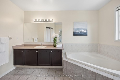 7339 Black Walnut Trail, Mississauga, ON - Indoor Photo Showing Bathroom