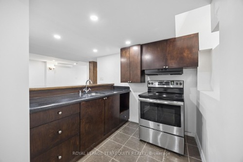 7339 Black Walnut Trail, Mississauga, ON - Indoor Photo Showing Kitchen