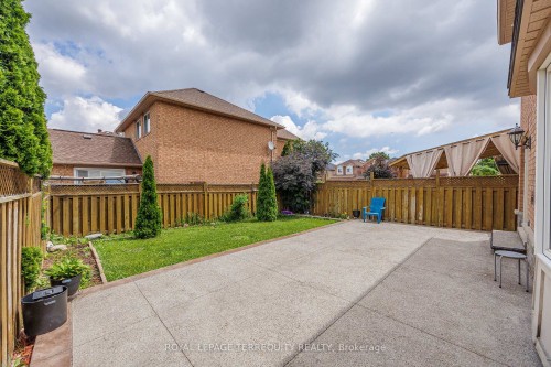 7339 Black Walnut Trail, Mississauga, ON - Outdoor