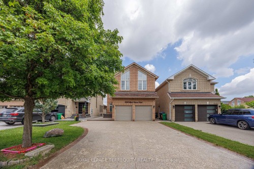 7339 Black Walnut Trail, Mississauga, ON - Outdoor With Facade
