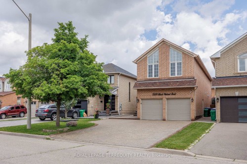 7339 Black Walnut Trail, Mississauga, ON - Outdoor With Facade