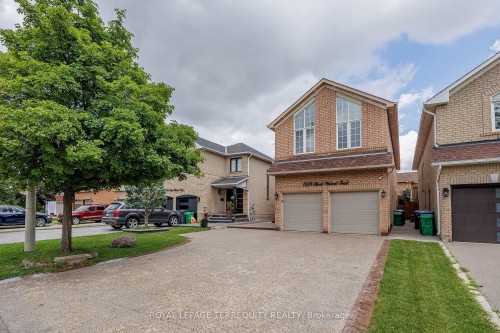 7339 Black Walnut Trail, Mississauga, ON - Outdoor With Facade
