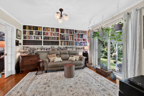Salle familiale - 219 Av. Lakeview, Pointe-Claire, QC 