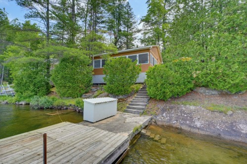 Vue d'ensemble - 26 Ch. De L'Automne, Val-Des-Monts, QC - Outdoor With Body Of Water With Deck Patio Veranda