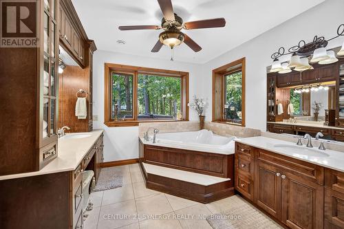 182 Lb1 Road, Rideau Lakes, ON - Indoor Photo Showing Bathroom