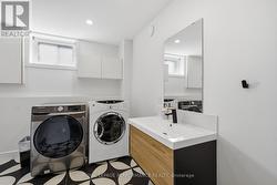 Basement laundry / 3pc bath - 