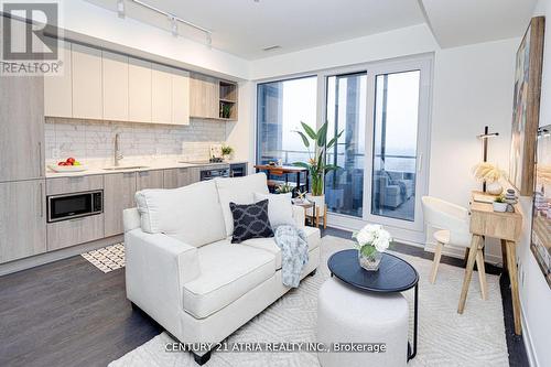 1810 - 2020 Bathurst Street, Toronto, ON 