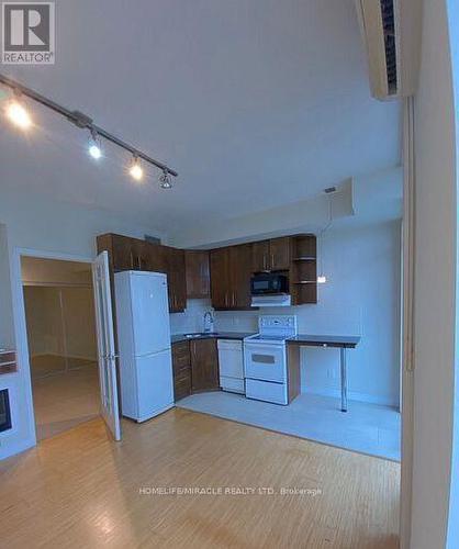 3504 Hurontario Street, Mississauga, ON 
