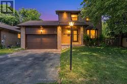 32 ARCHIBALD STREET  Brampton, ON L6X 1L9