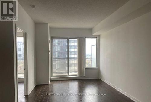 2809 - 385 PRINCE OF WALES AVENUE  Mississauga, ON L5B 0C6