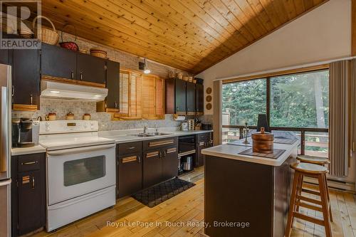 12 Lincoln Avenue, Tiny, ON 