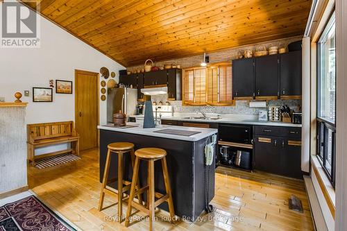 12 Lincoln Avenue, Tiny, ON 