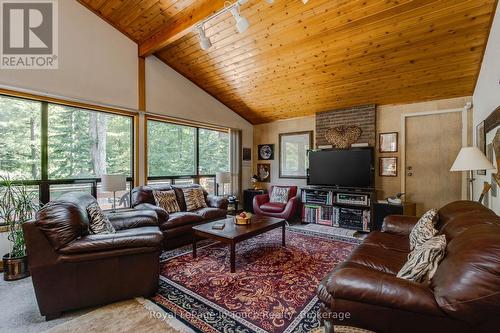 12 Lincoln Avenue, Tiny, ON 