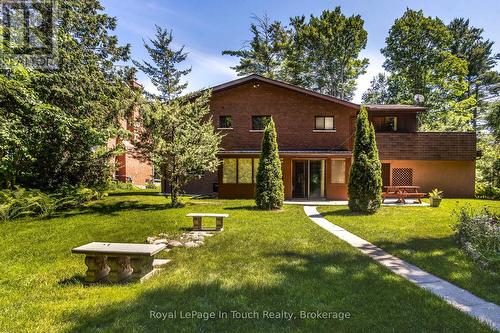12 Lincoln Avenue, Tiny, ON 